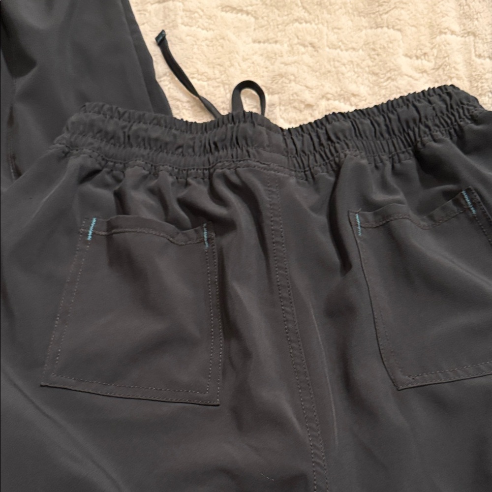 Women’s Scrub Set Pewter With Turquoise Trim - Picture 5 of 8